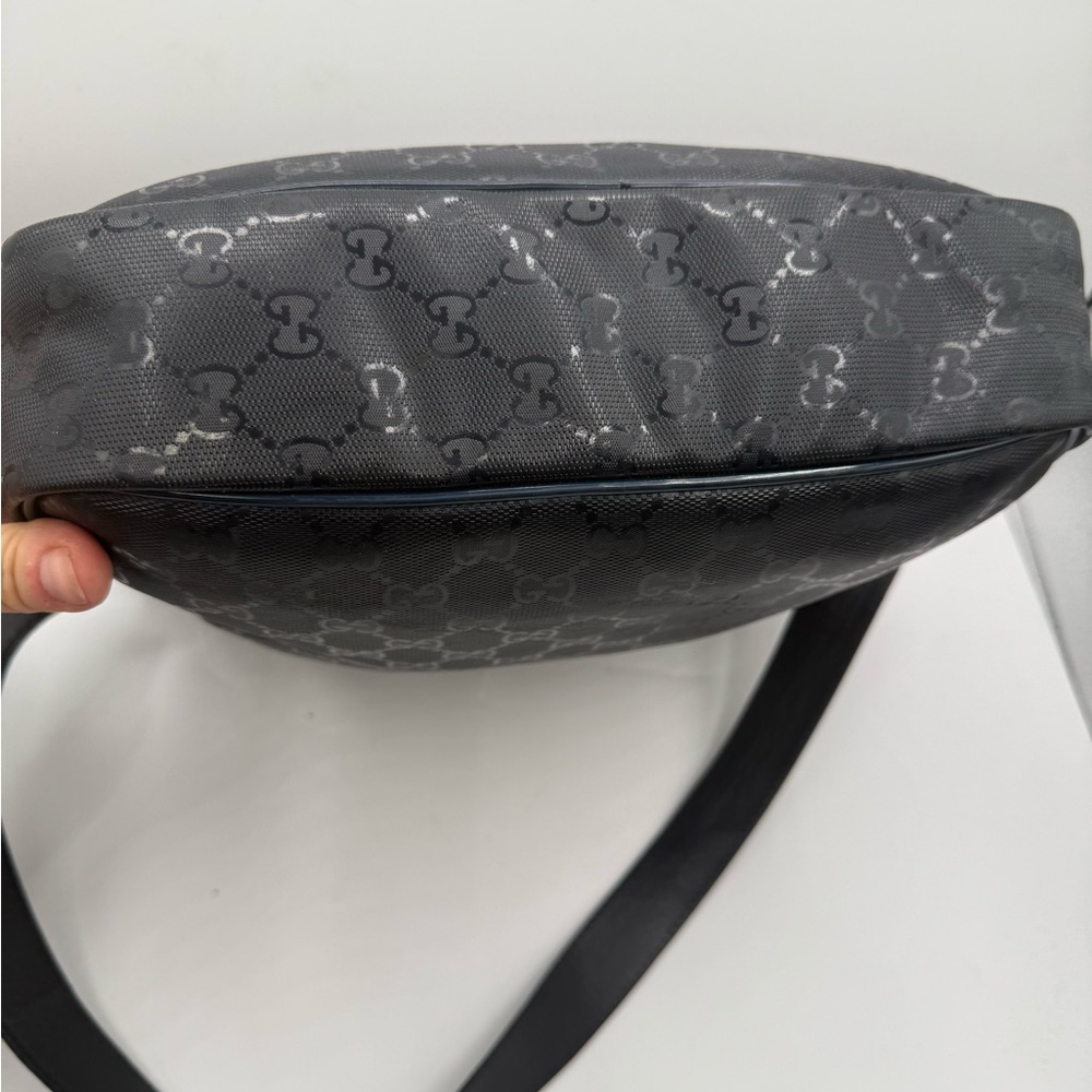 Gucci ๐ฅ EUC messenger bag authentic super clean nicest one online w/ dustbag - Picture 4 of 17